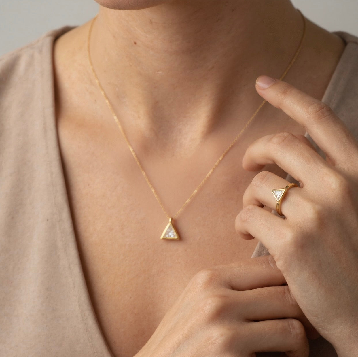 Set Aludra Oro 9k (1 anillo + 1 dije)